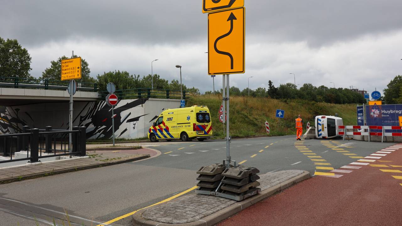 Het ongeluk gebeurde op de kruising van de Kanaaldijk Zuid met de Hugo van der Goeslaan in Eindhoven (foto: Arno van der Linden/SQ Vision).