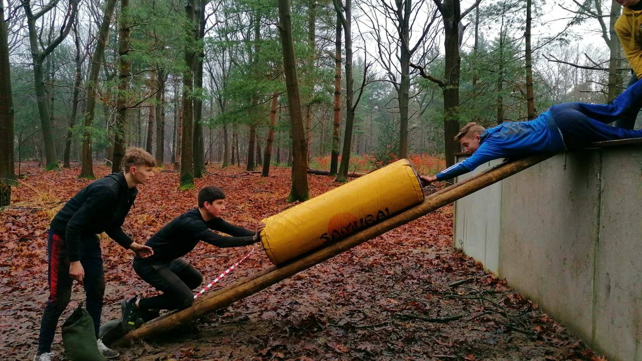 Jongeren tussen de dertien en zeventien jaar worden vier dagen getraind. 