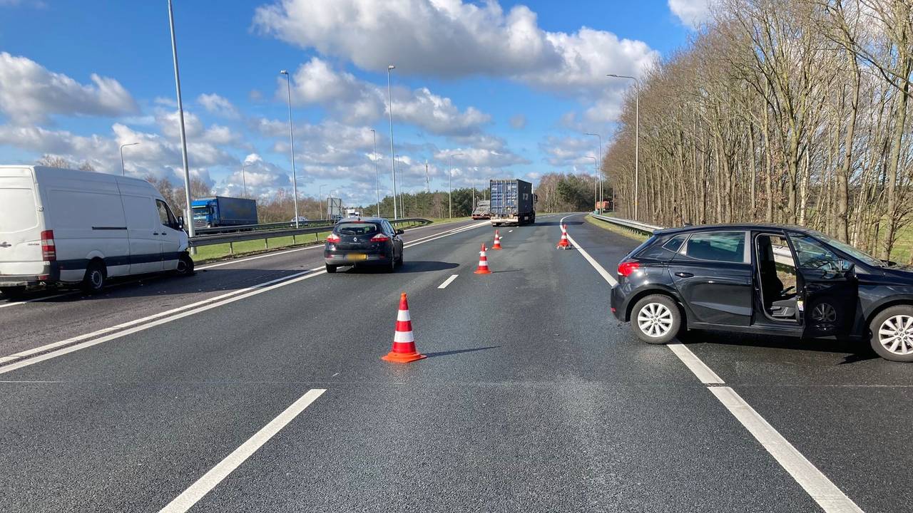 ongeluk op de A58 • bijtende winkeldievegge gepakt.