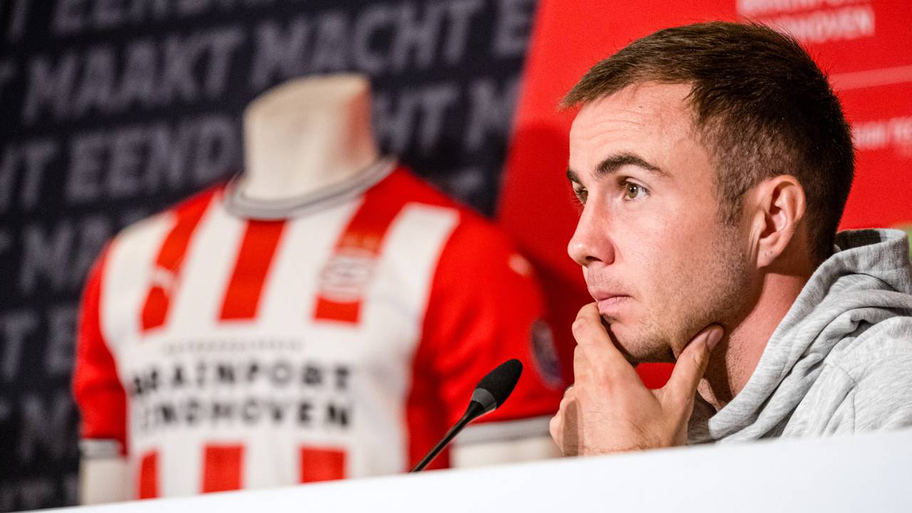 Mario Götze tijdens zijn presentatie bij PSV (foto: ANP).