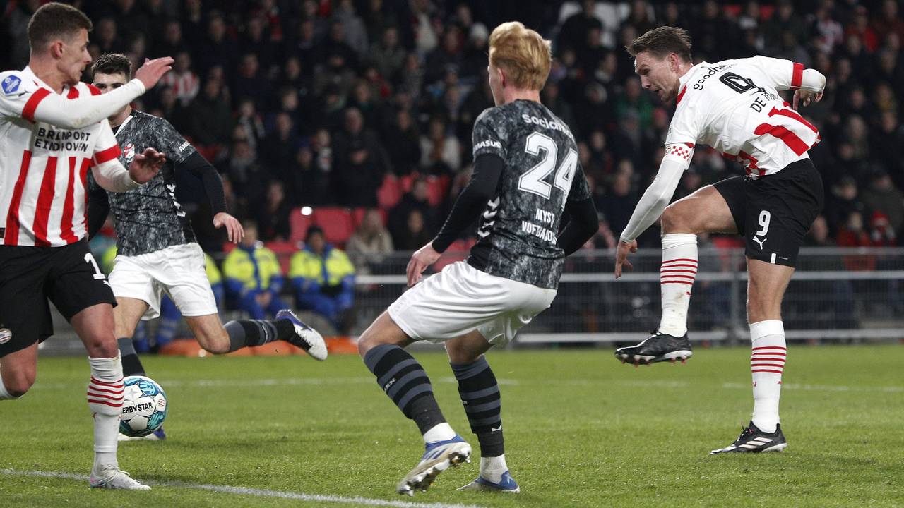 PSV Bekert Verder Na Zege Op FC Emmen, Luuk De Jong Weet Weer Wat ...