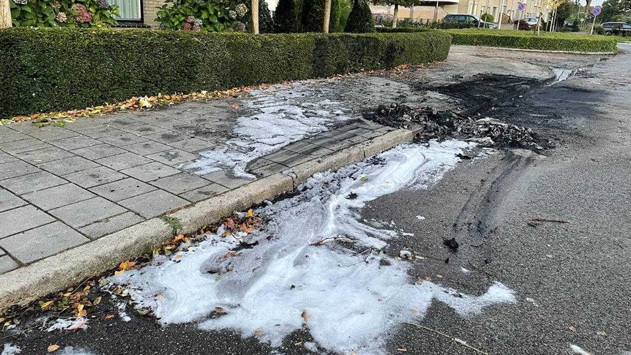 De plek van de autobranden (Foto: Tonnie Vossen).