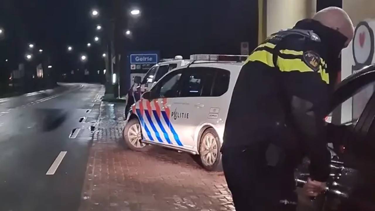 Automobilist gaat ervandoor bij politiecontrole
