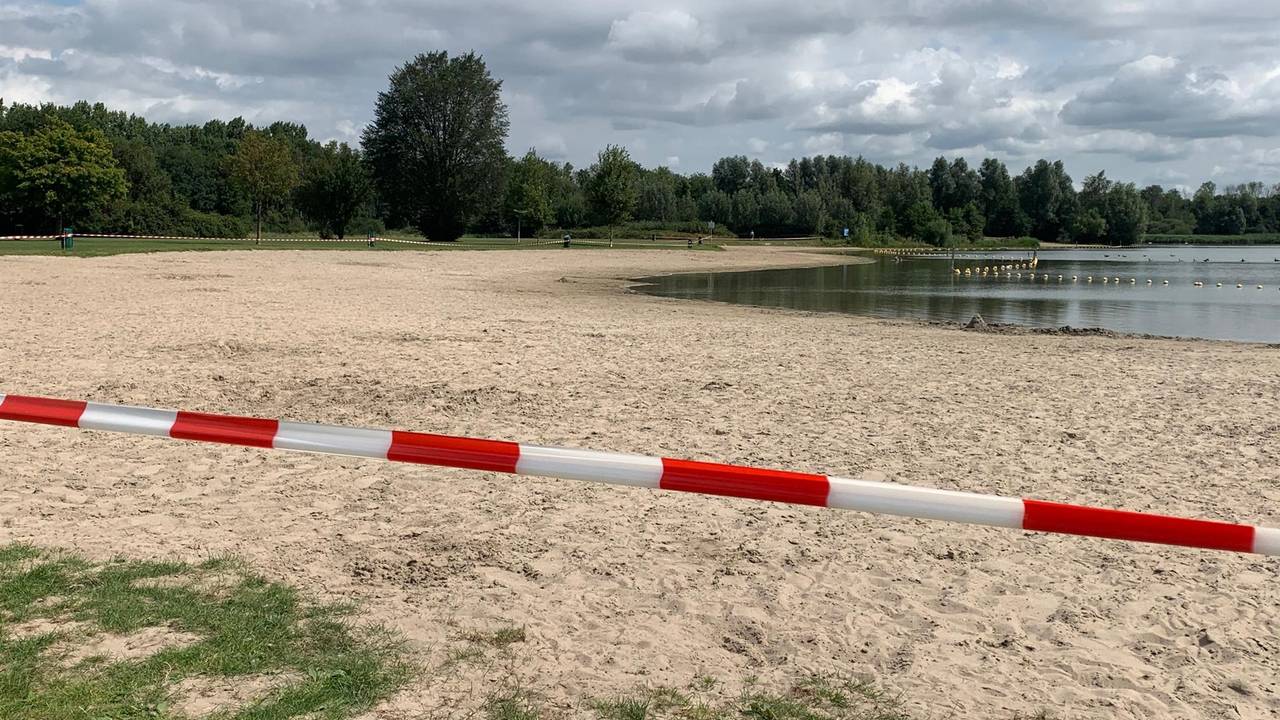Ook vandaag kan er niet gezwommen worden in de Asterdplas. (Foto: Eva de Schipper)