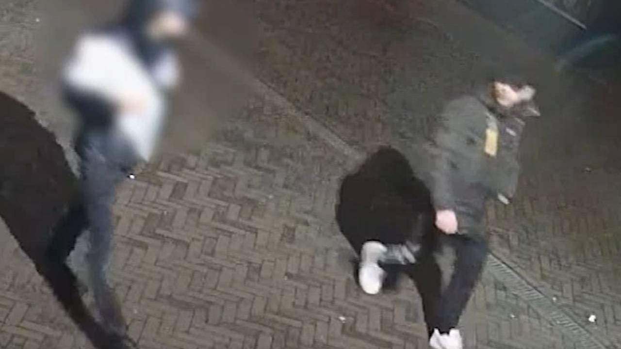 De man rechts wordt gezocht door de politie (Foto: Bureau Brabant).