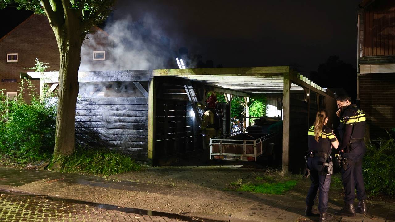 Hoe het vuur bij de overkapping in Best kon ontstaan, wordt onderzocht (foto: Sander van Gils/SQ Vision). 
