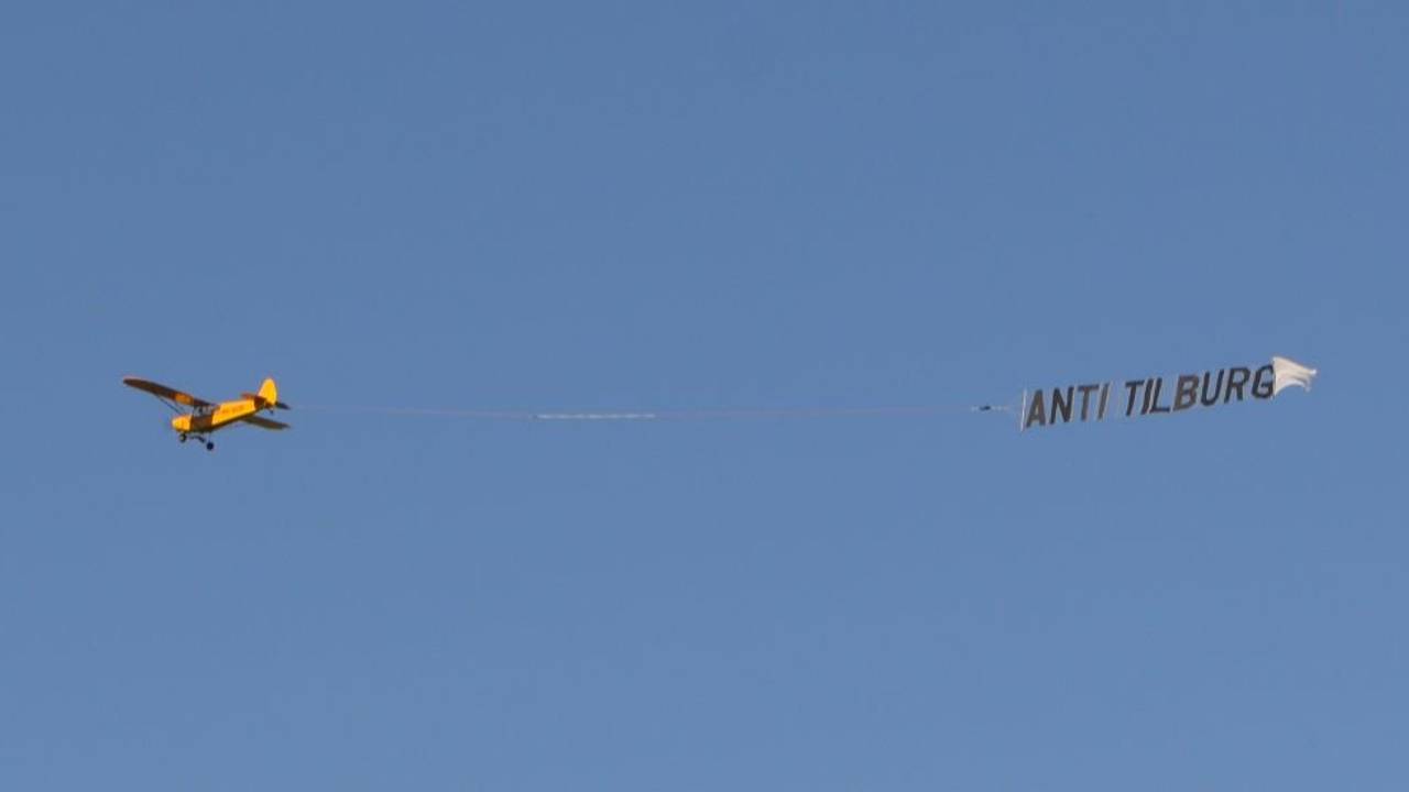 Supporters van NAC zamelden geld in voor dit vliegtuigje.