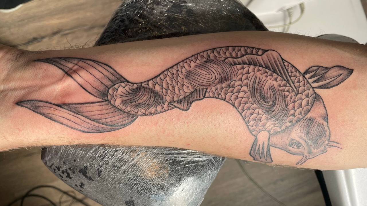 In de tatoeage zijn ook de vingerafdrukken van de kinderen verwerkt (foto: Barry).