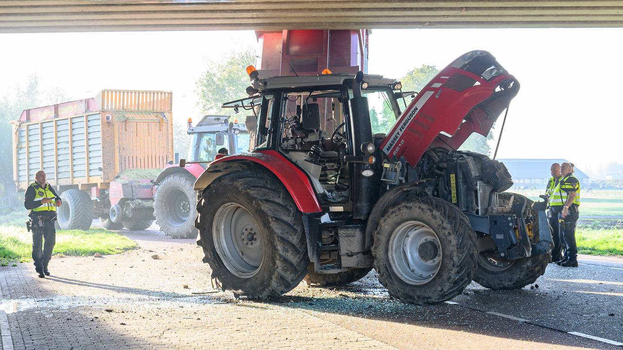 Het ongeluk gebeurde rond halftien onder het viaduct van de A59 bij de Moerdijkseweg.