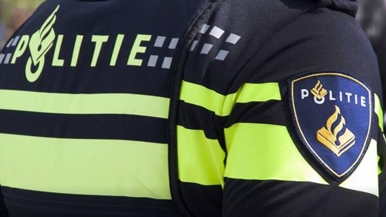 Spookrijder veroorzaakt ongeval in Roosendaal, politie vindt lachgas.