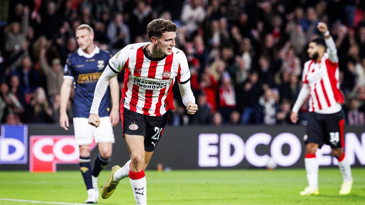 Guus Til helpt PSV aan drie punten tegen taai Go Ahead Eagles