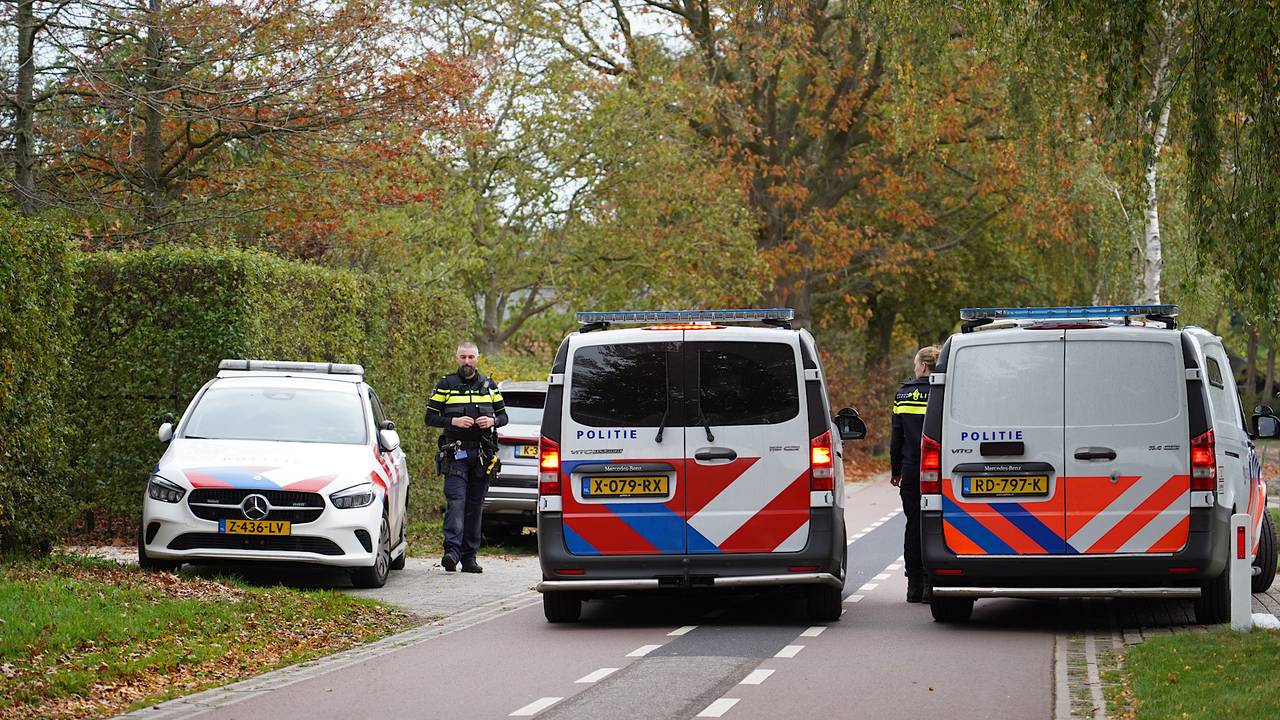 De politie zoekt een voortvluchtige in Oosterhout (foto: Jeroen Stuve / Persbureau Heitink).