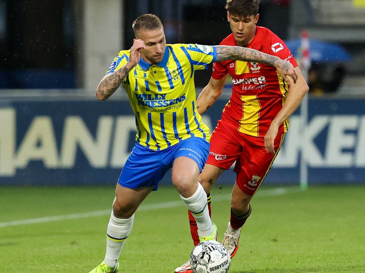 Alexander Büttner zorgde vanaf de penaltystip voor de gelijkmaker (Foto: OrangePictures)