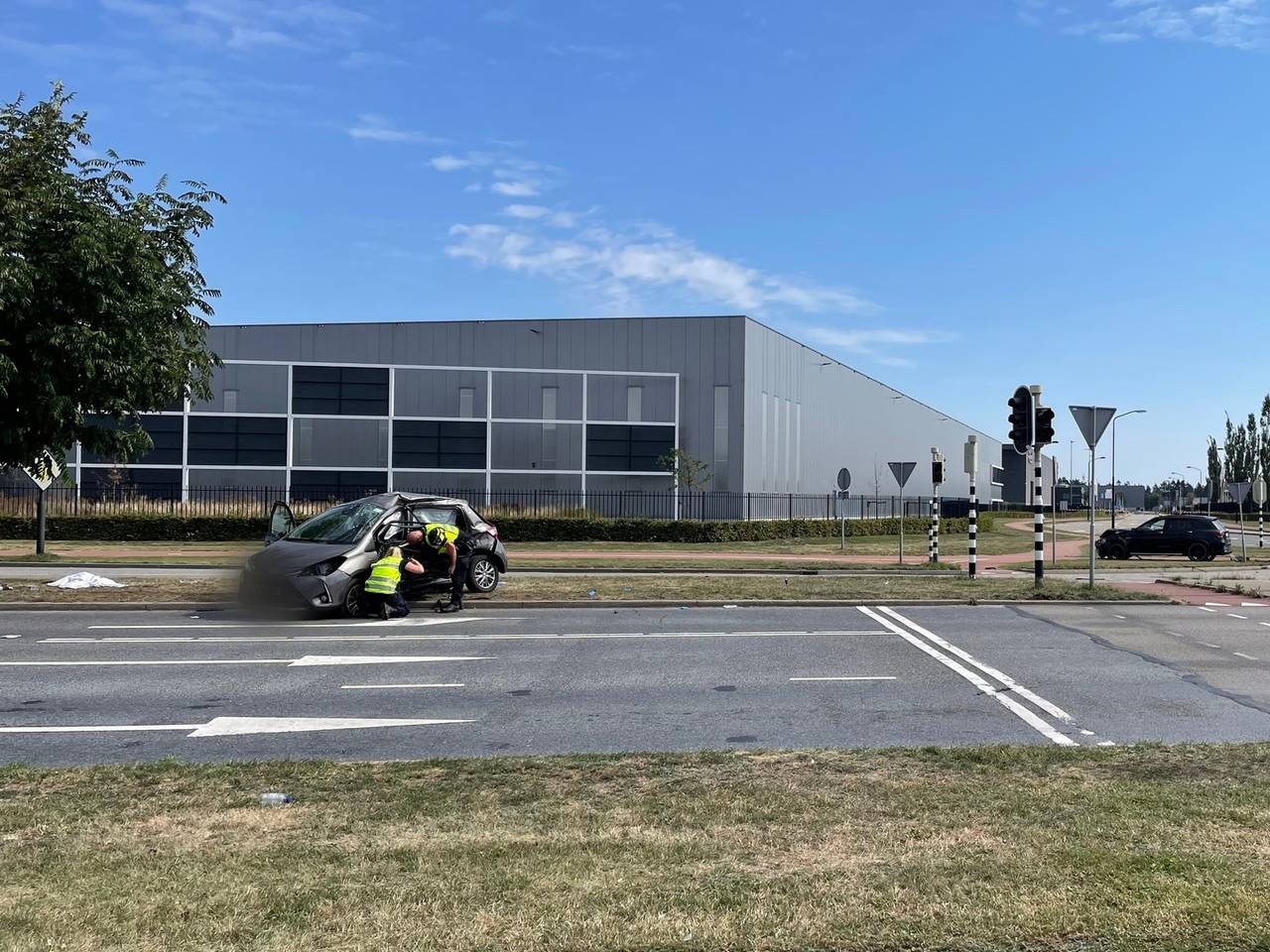 Onderzoek op de plek van het ongeluk in Oud Gastel (foto: Imke van de Laar).