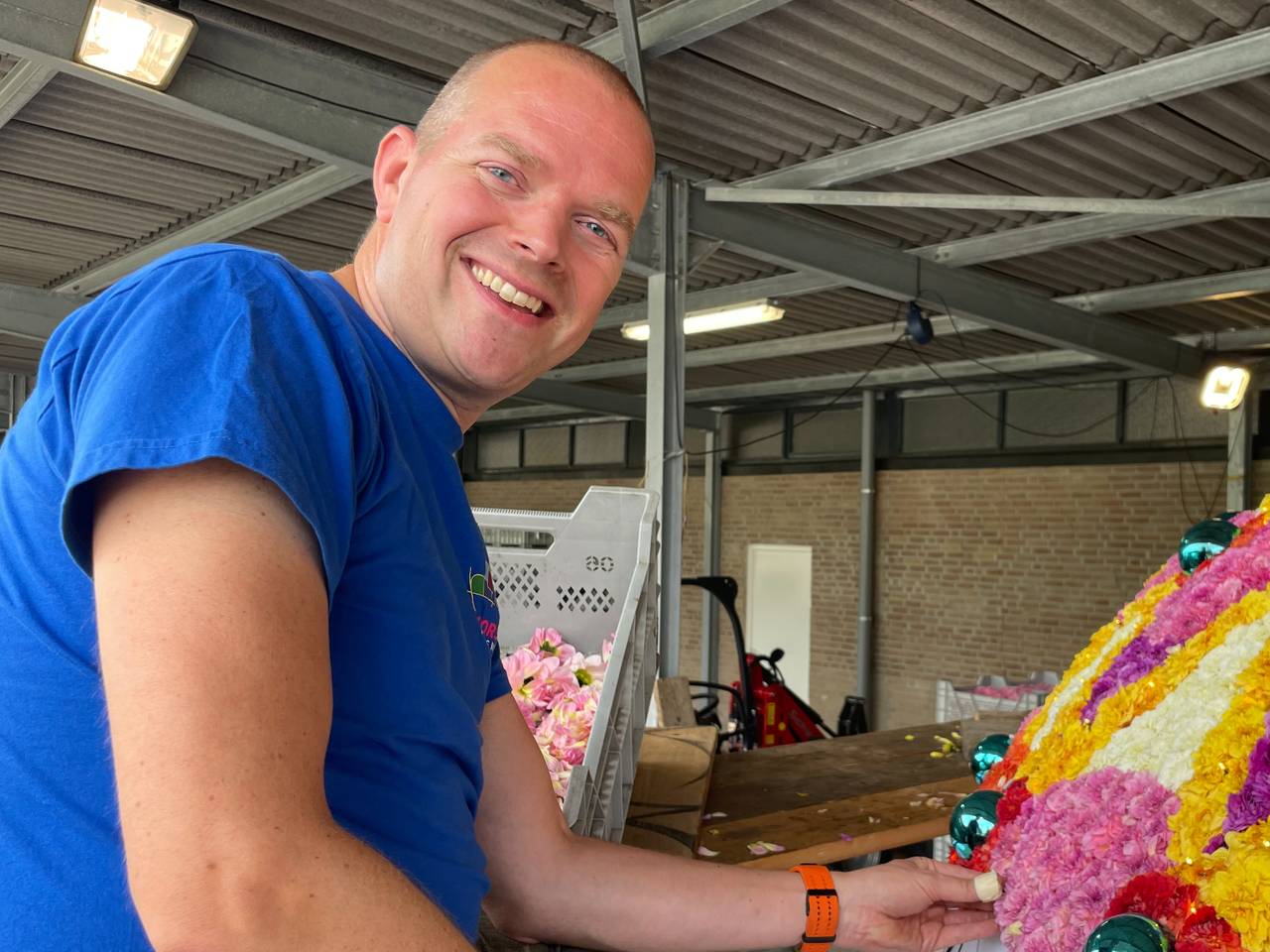 Omgekeerde wereld bij corso Valkenswaard: 'allang blij dat we samen zijn'