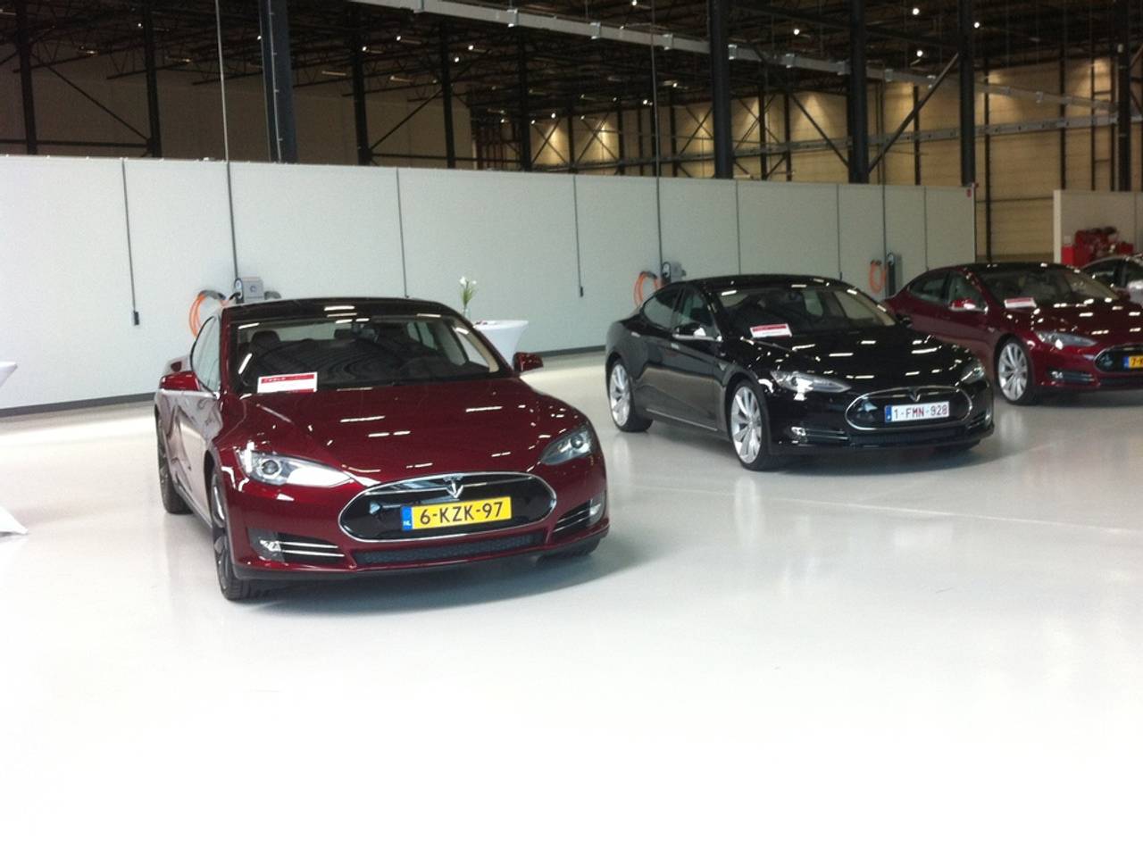 Diverse auto's van het merk Tesla 