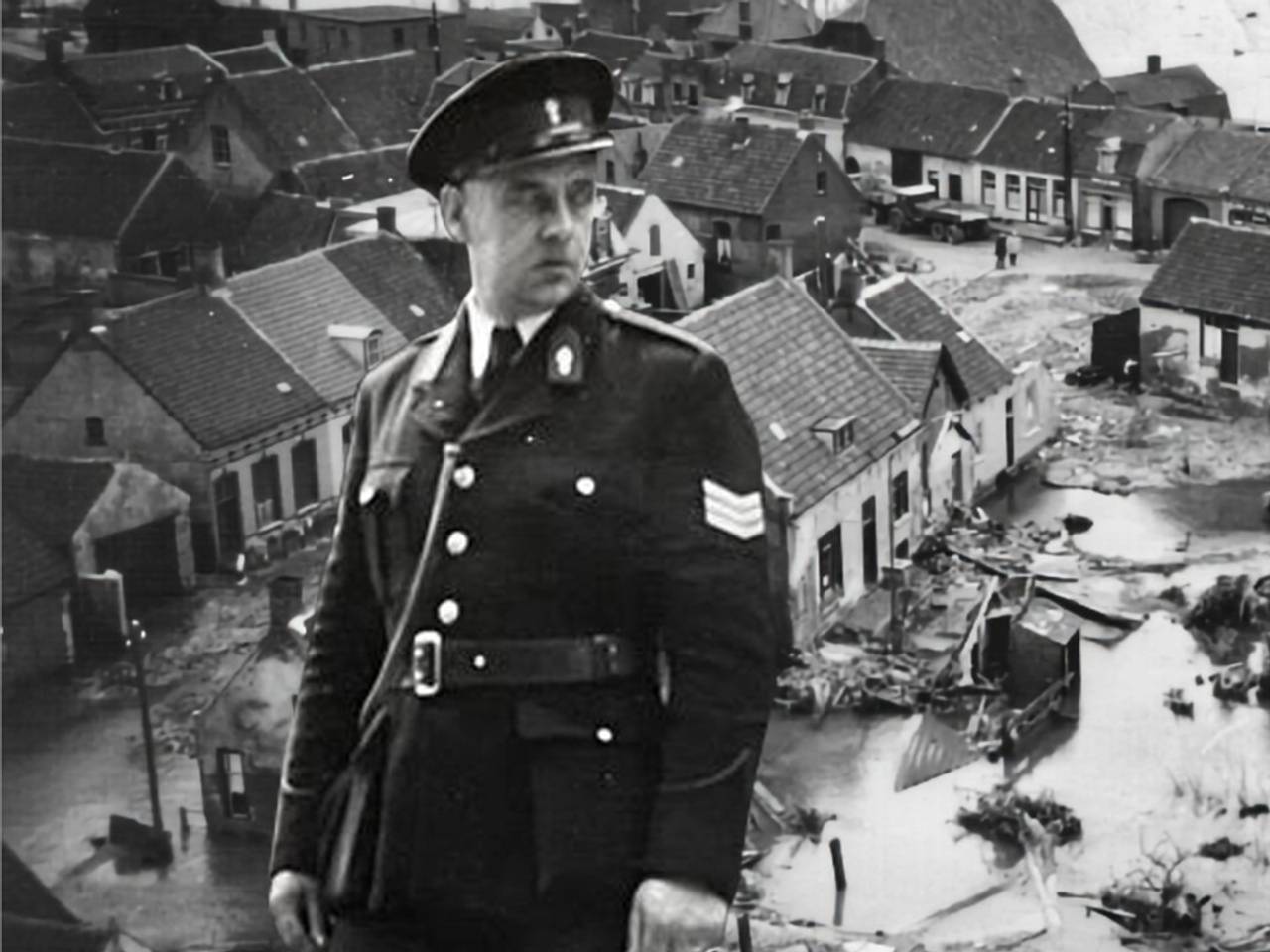 Politieman Toon van den Brink hielp bij de identificatie van slachtoffers van de watersnoodramp.