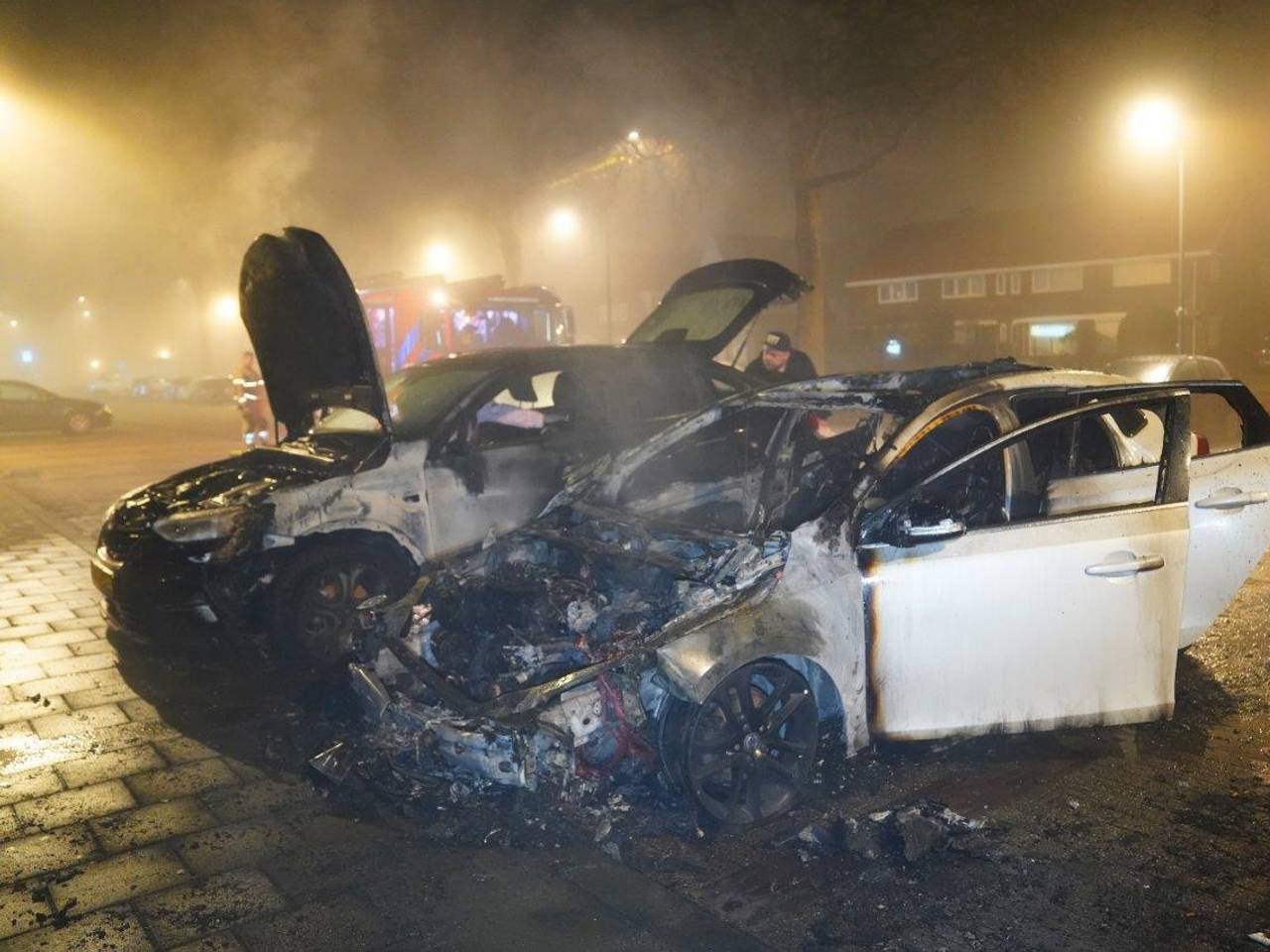 De uitgebrande auto's in Den Bosch (foto: Bart Meesters/Meester Multi Media/SQ Vision).