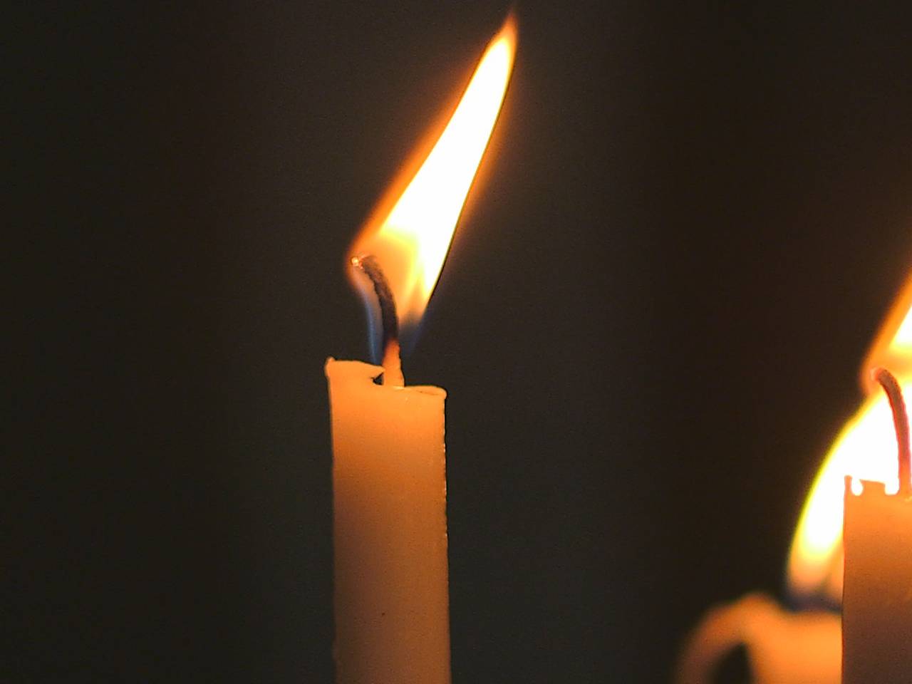 Coronaherdenking: zet vrijdagavond een kaars voor je raam 