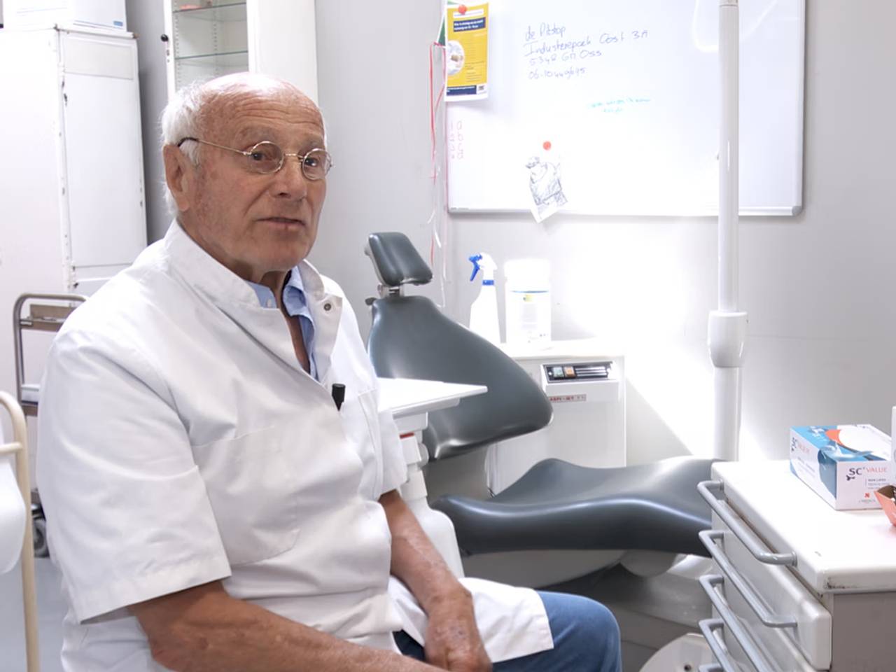 Tandarts Sjef Cornelissen (foto: Roy van den Busken).