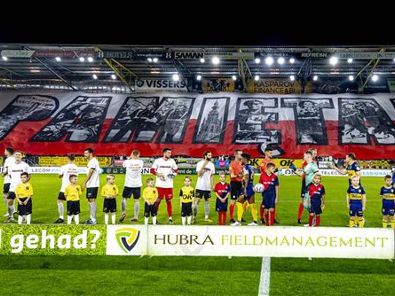 Sfeeractie voorafgaand aan wedstrijd NAC Breda - RKC Waalwijk (foto: Eye4images).