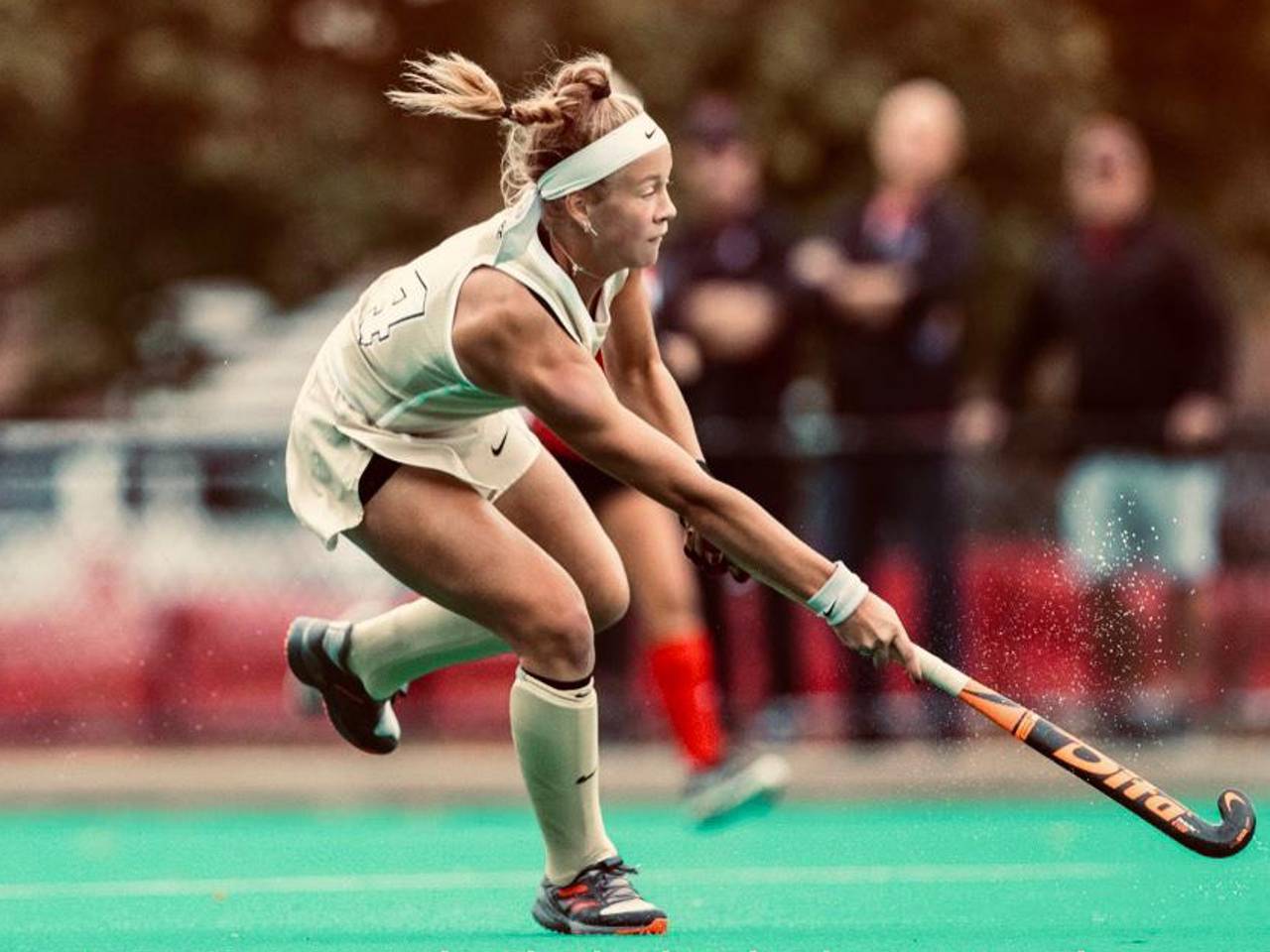 Anne van Hoof in actie voor het universiteitsteam van Winston-Salem (foto: Kathy Balogh Photography).