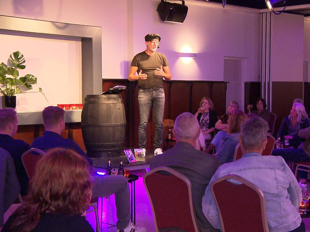 Tonprater Andy Marcelissen in zalencentrum Boelaars in Raamsdonksveer.