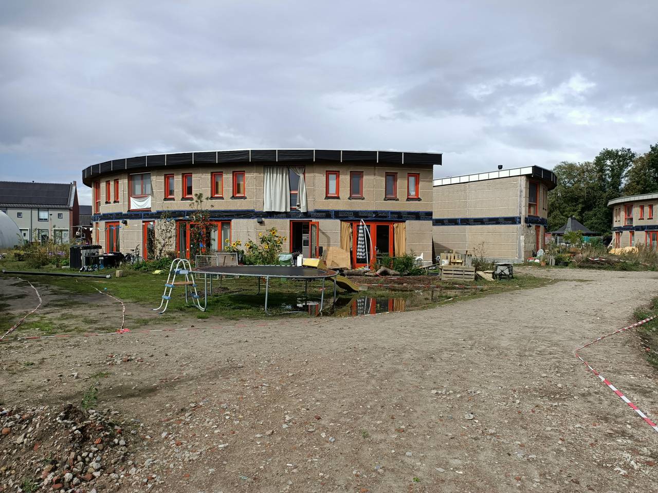 Een van de wooncirkels in het Ecodorp