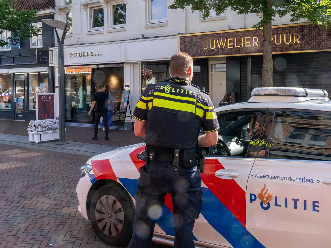 https://api.omroepbrabant.nl/img/f/$width$/$height$/0.37/0.48/bWVkaWEvcHJvZC80MTExMjE5LmpwZz9zdj0yMDE5LTA3LTA3JnN0PTIwMjAtMDEtMDFUMDAlM0EwMCUzQTAwWiZzZT0yMDQwLTAxLTAxVDAwJTNBMDAlM0EwMFomc3I9YiZzcD1yJnNpZz1zc1A2OG9scVhWaE1Qc0lUS29Peml1cllKSzhQTWxTJTJCWW5NNHZzUHptdUElM0Q=
