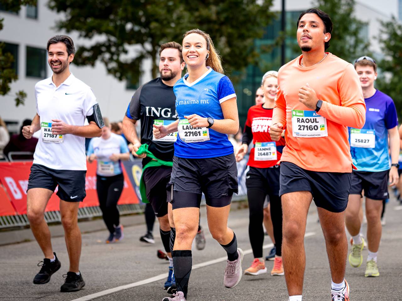 Deelnemers aan de kwart marathon in Eindhoven (foto: Marcel van Dorst, Eye4images).