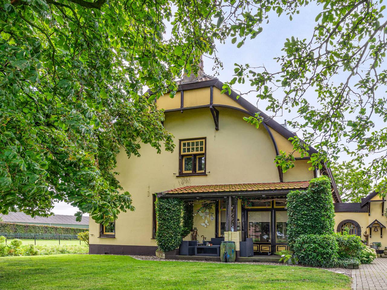 Het landhuis aan de Klundertseweg in Zevenbergen (foto: Bon Makelaardij).