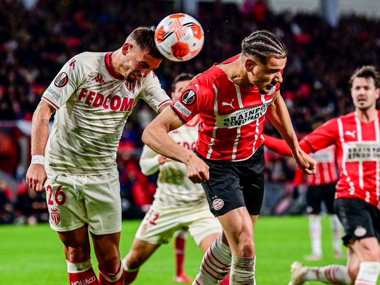 Armando Obispo in duel met Ruben Aguilar (Foto: ANP)