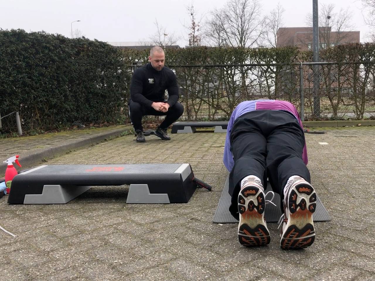 Zweten en puffen tegen coronabeleid: sportscholen voeren actie