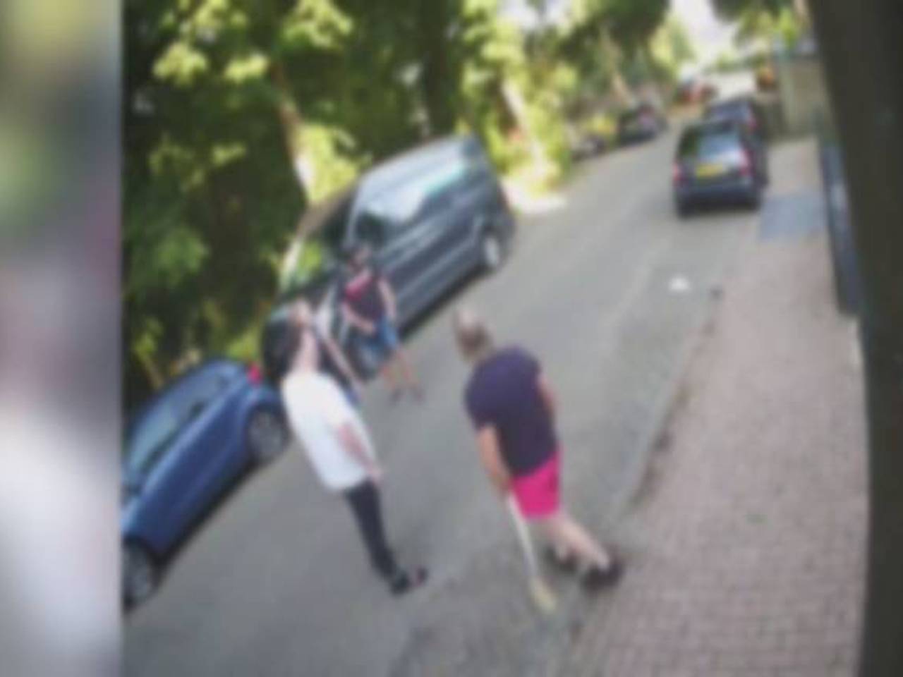 Een beveiligingscamera legde de ruzie vast.