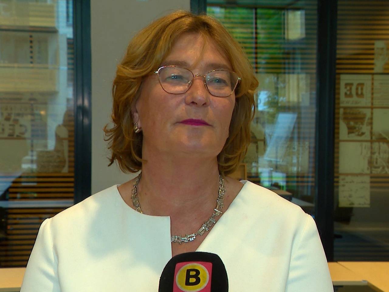 Burgemeester Wobine Buijs is boos over de branden in haar stad (foto: Omroep Brabant).