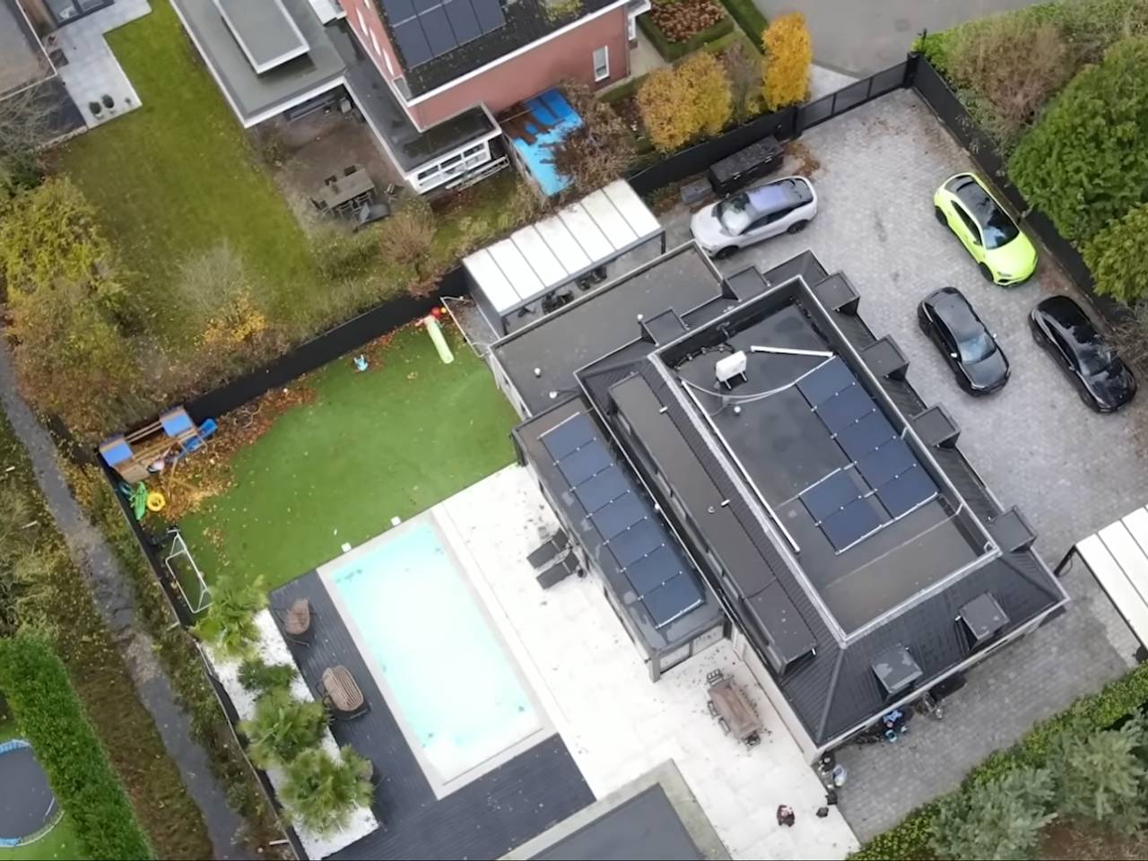 De villa van Mo Bicep in Breda (bron: YouTube Pure Luxe).