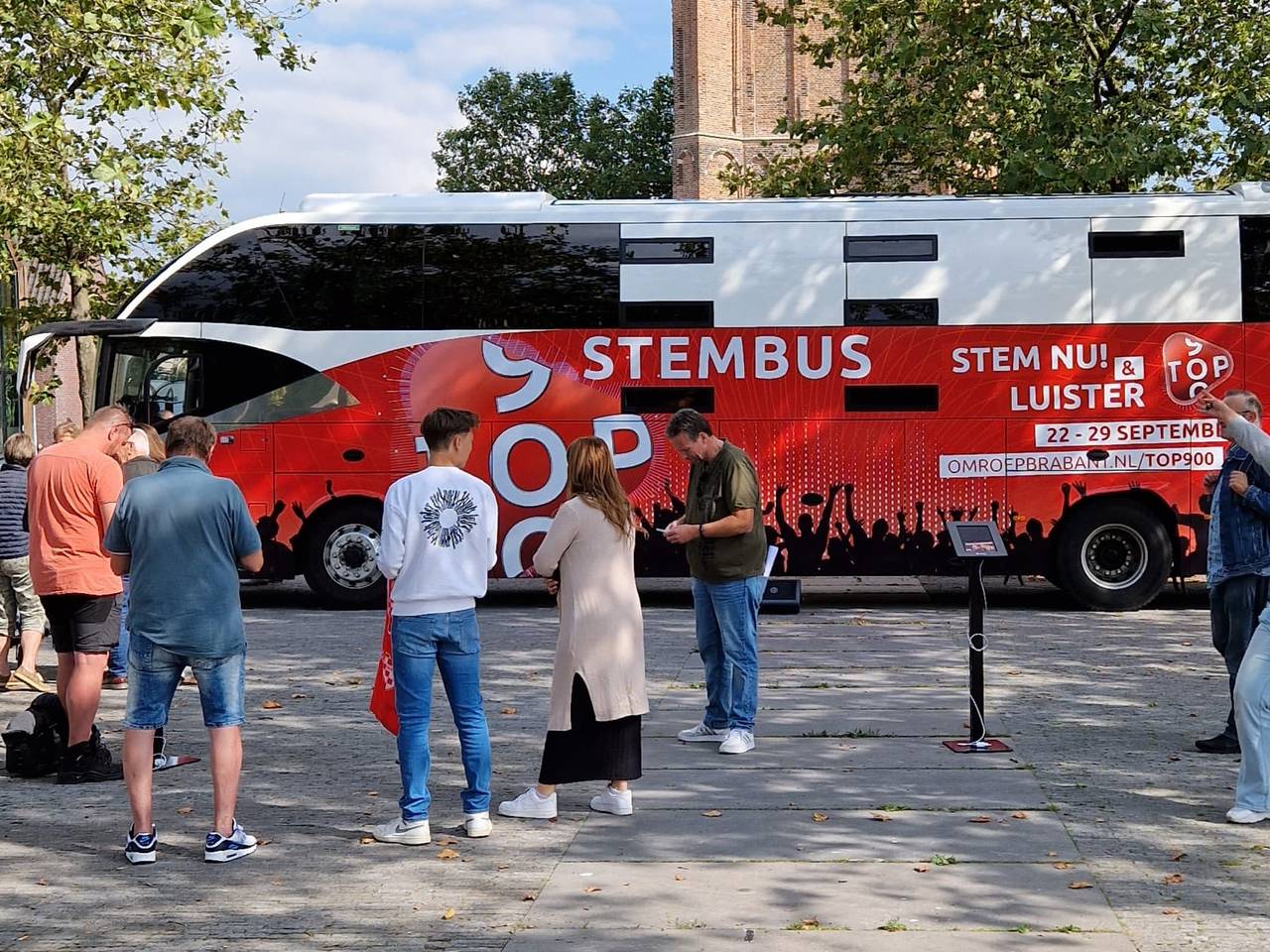 Drukte bij de stembus in Son.