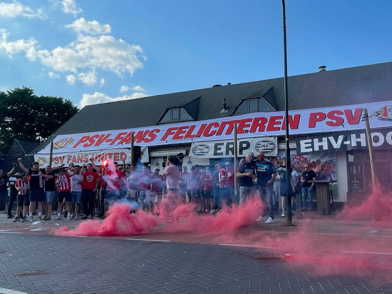 Bier en vuurwerk: PSV-feest gaat gewoon door in Erp