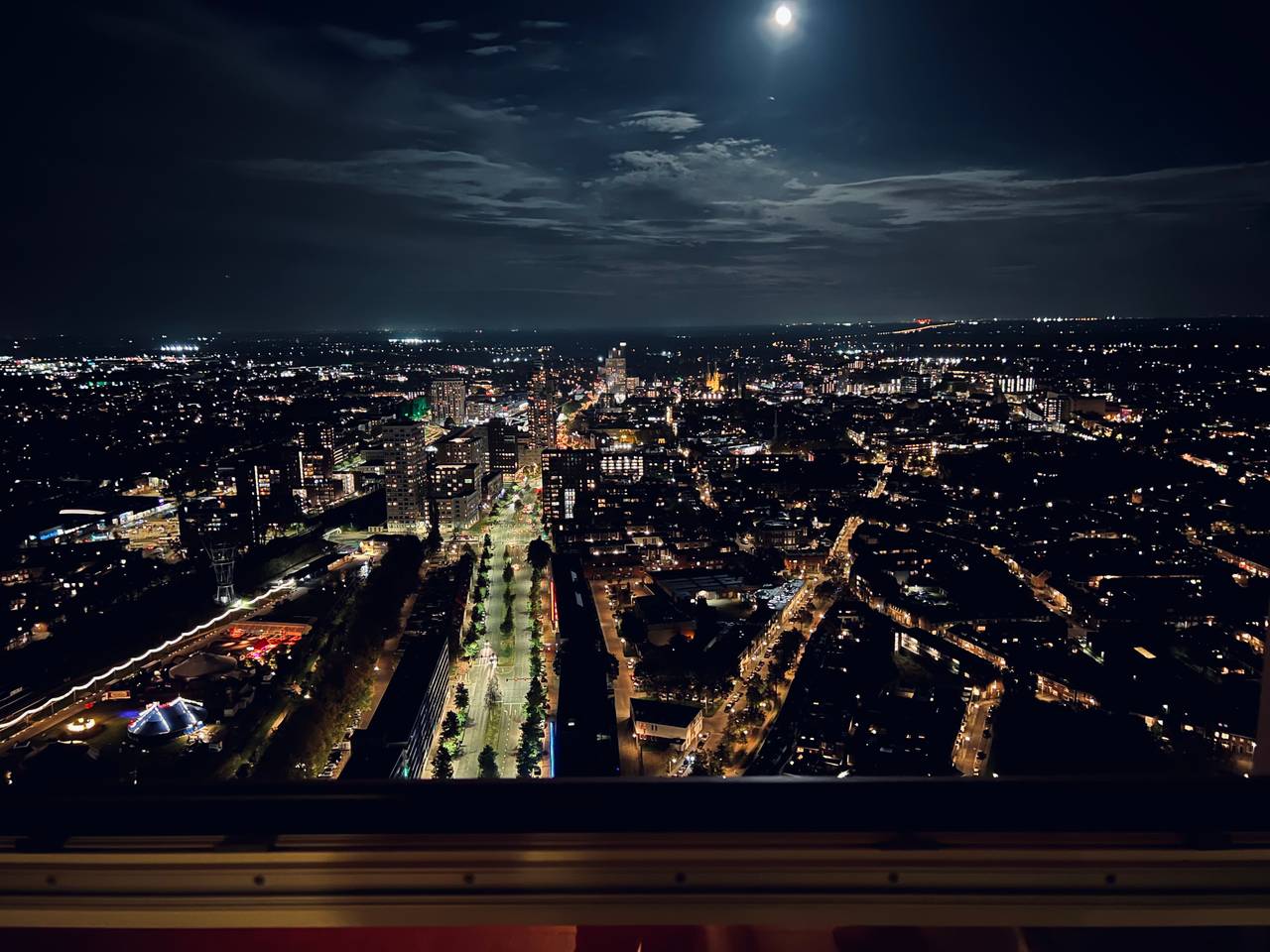 Een adembenemend uitzicht vanaf de 46e verdieping (foto: Van Den Bosch makelaars).