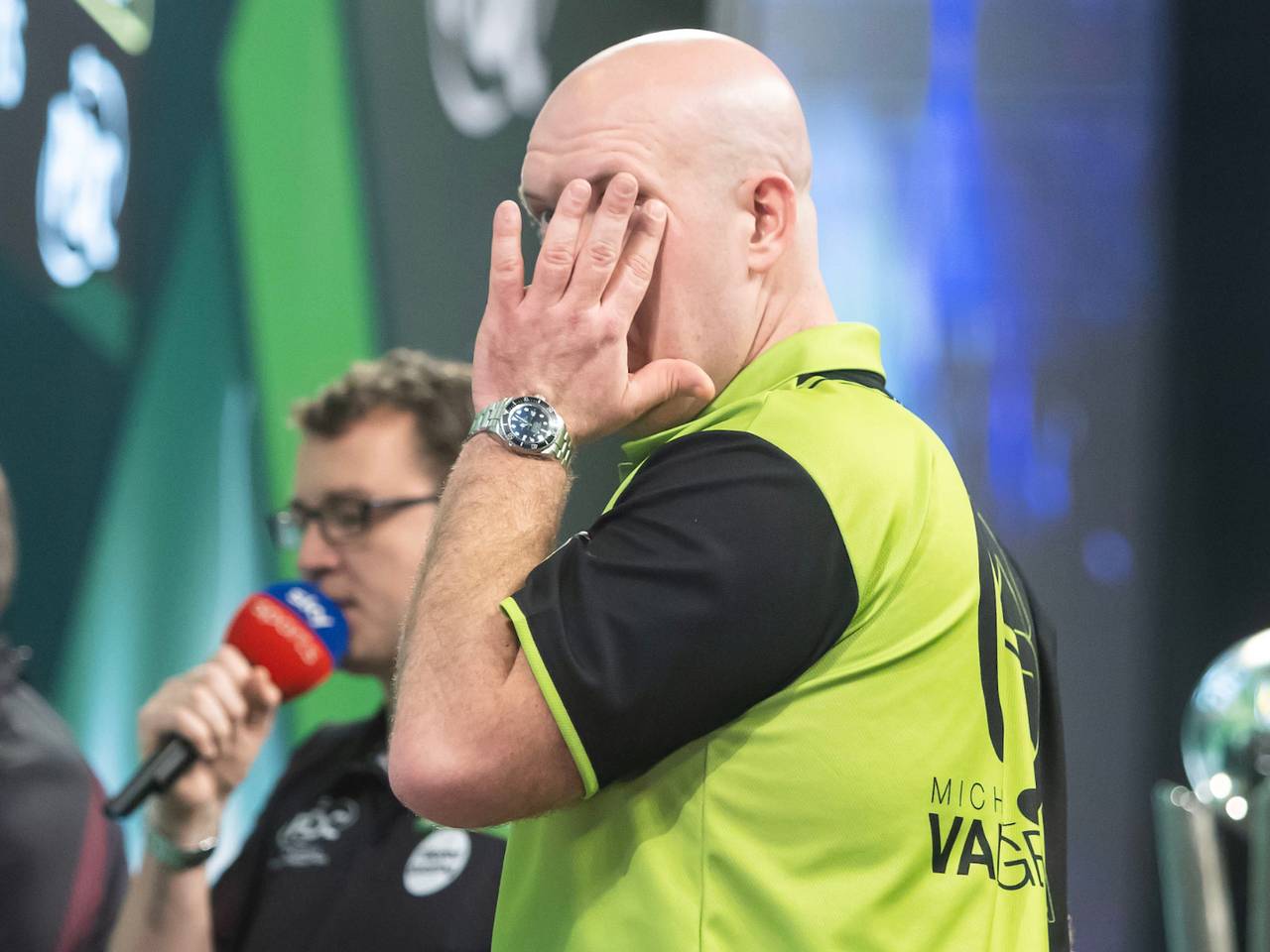 Een balende Michael van Gerwen (foto: PDC, Taylor Lanning).