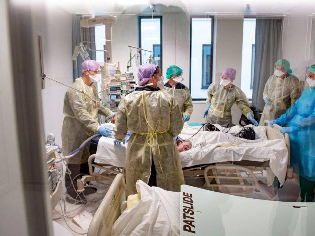 De behandeling van coronapatiënten in het Amphia Ziekenhuis in Breda (foto: ANP).