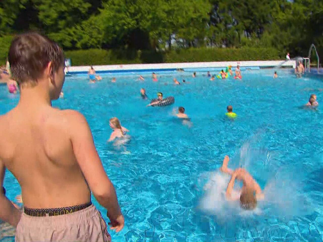 Zwembad De Diepsteeckel, deze kinderen hebben niks te maken met de overlast (archieffoto Omroep Brabant).