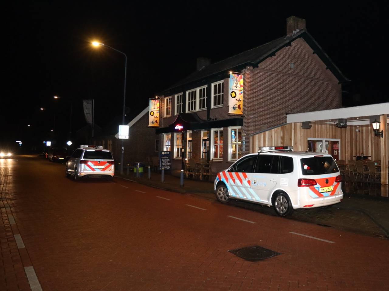 De politie deed onderzoek na de overval. (Foto: Marco van den Broek)