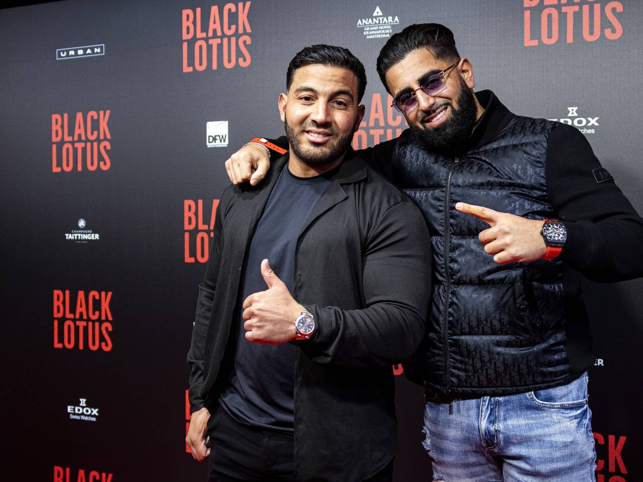 Mo Bicep en Joey Bravo op de rode loper voor een premiere (Foto: ANP).