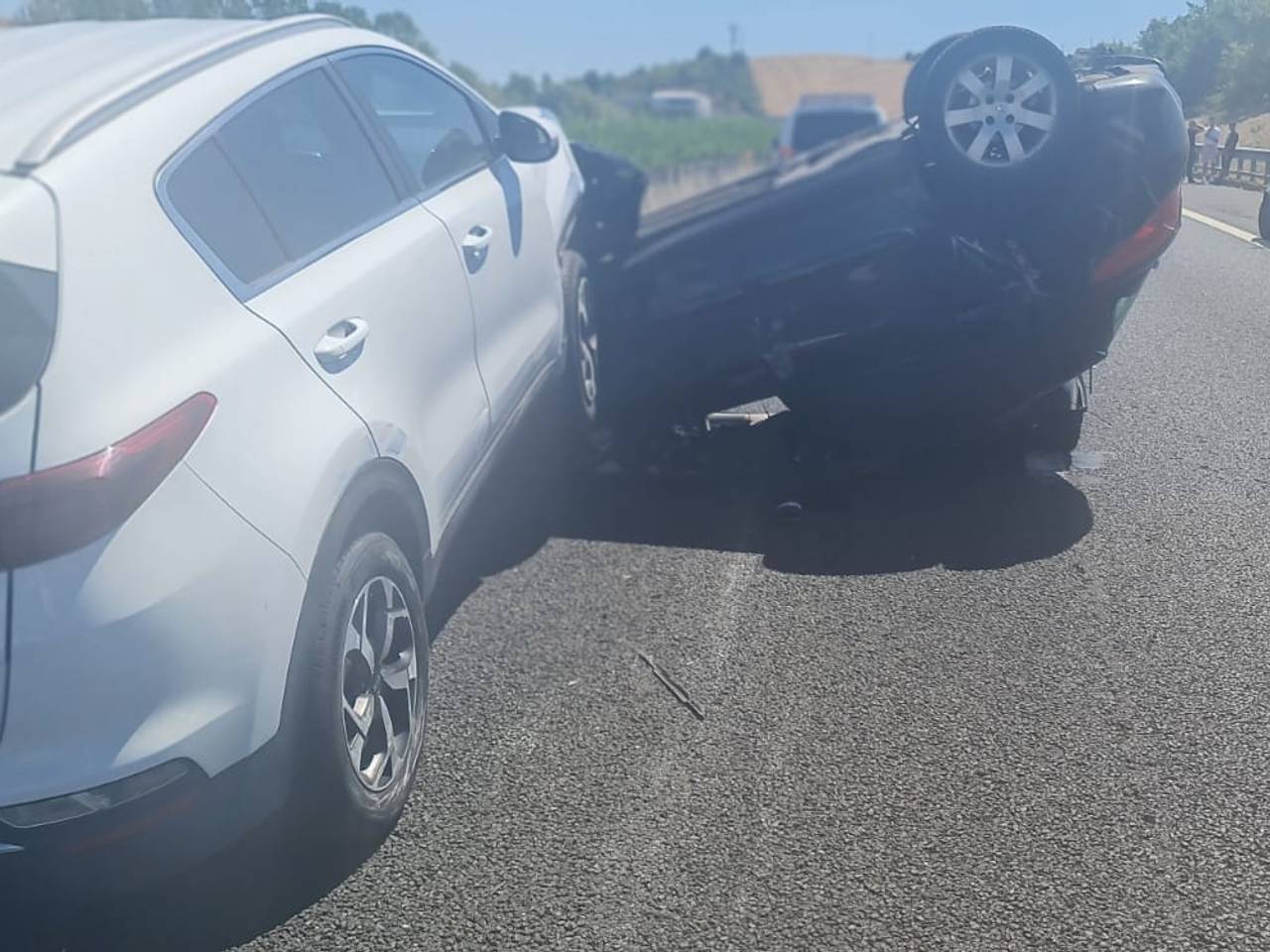 De ravage is groot op de A12 in Italië (foto: Bart Knapen).