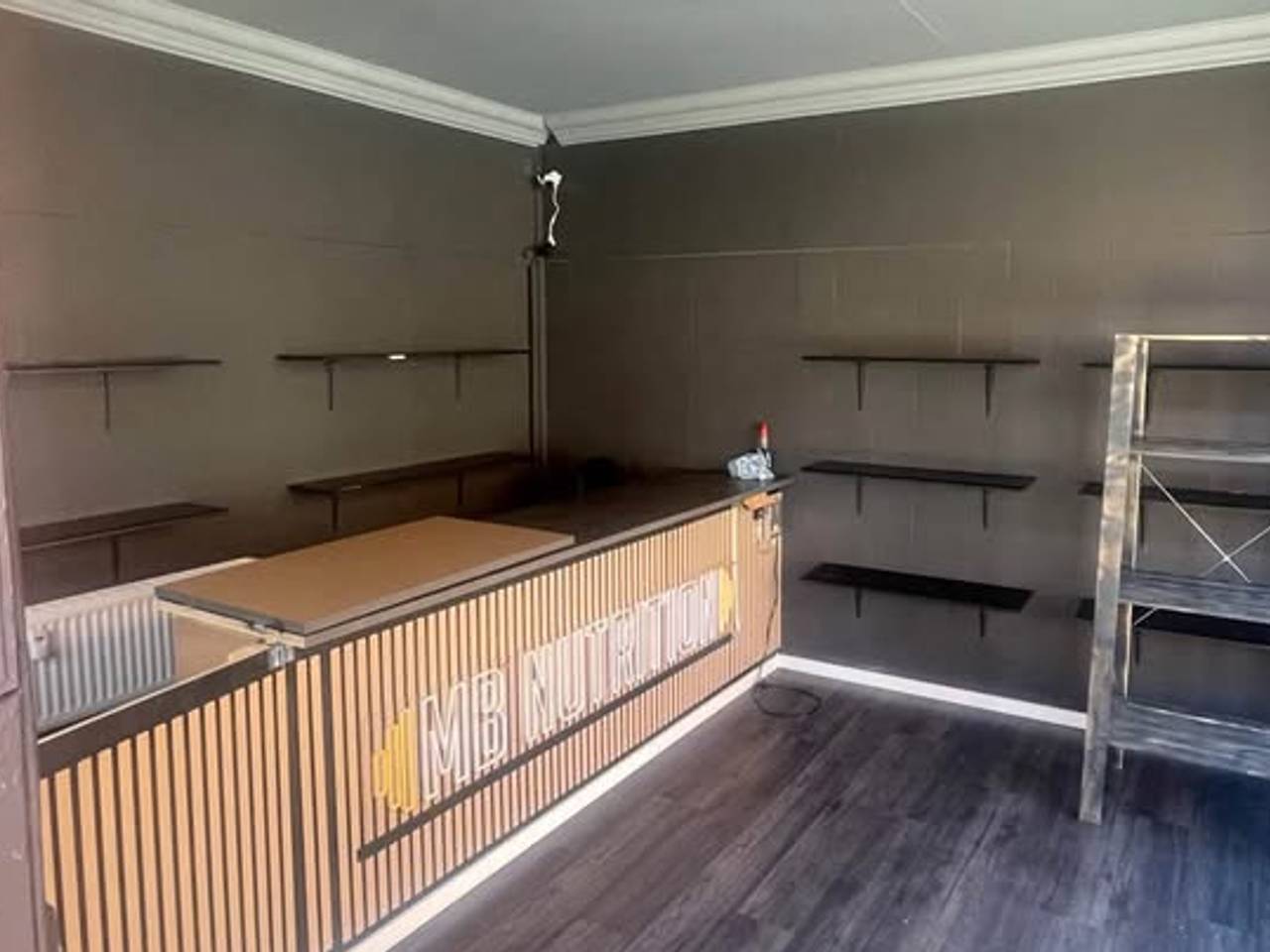 De ruimte staat inmiddels te huur (Foto: Facebook).