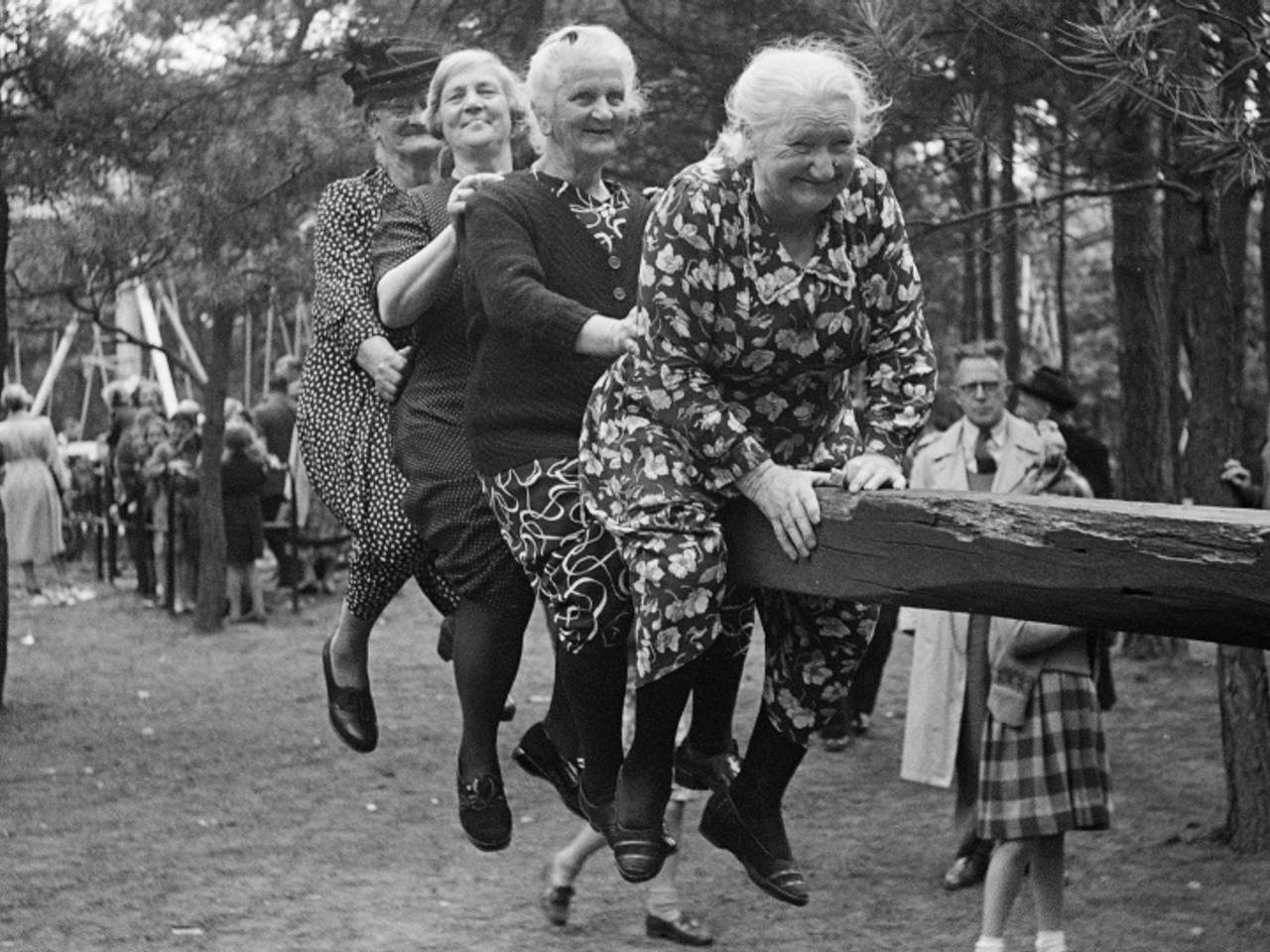 De Efteling was jarenlang een speeltuin voor jong én oud (foto: Daan Scholte, Oss - Stadsarchief Oss).