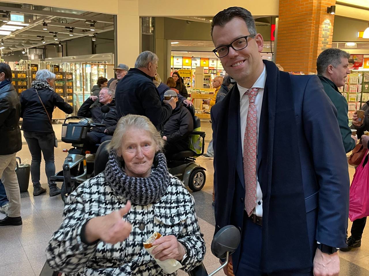 https://api.omroepbrabant.nl/img/f/$width$/$height$/0.46/0.45/bWVkaWEvcHJvZC80MjA2ODI2LmpwZz9zdj0yMDE5LTA3LTA3JnN0PTIwMjAtMDEtMDFUMDAlM0EwMCUzQTAwWiZzZT0yMDQwLTAxLTAxVDAwJTNBMDAlM0EwMFomc3I9YiZzcD1yJnNpZz01aDRjamlqJTJGRXM0QW1YZ01LOTRRc2wxaFpYWGxVUndiZ1R1V3hjdDBiSFklM0Q=