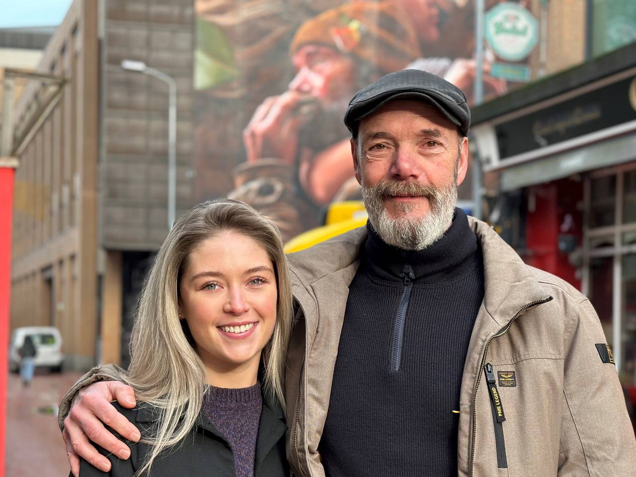 Vader (59) en dochter (23) op muurschildering die wereldtitel wint