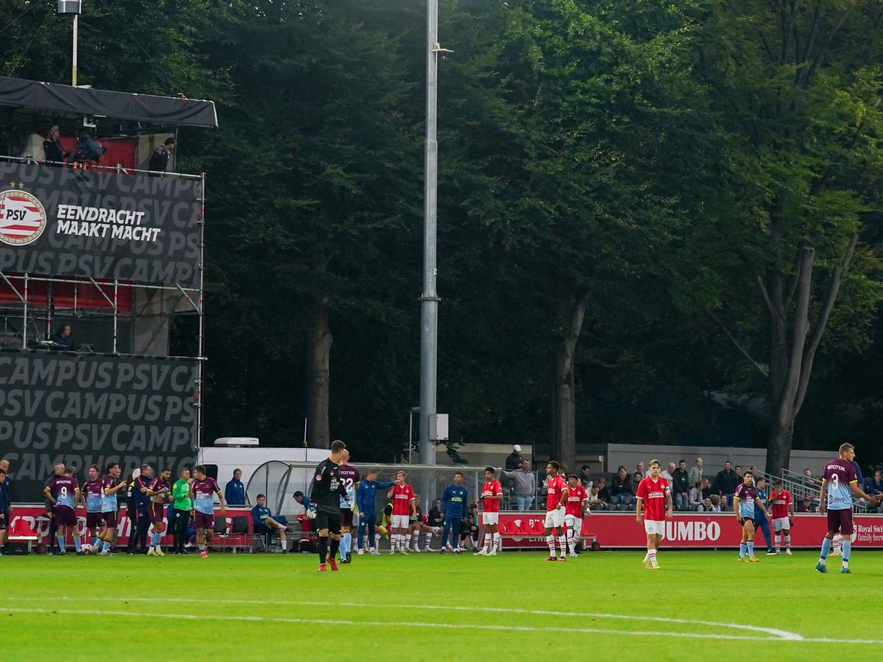 Jong PSV- Helmond Sport werd even stilgelegd (Foto: Orange Pictures)